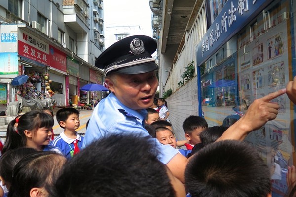 深圳公安生命走进校园珍爱开展铁路、爱路铁托中小学辅图片