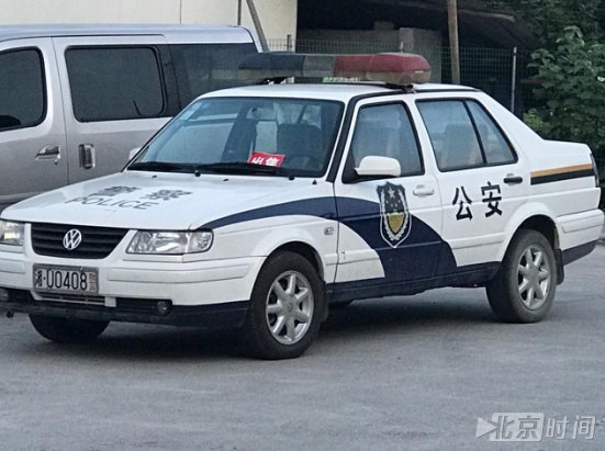 制式警车带警牌挂警灯出售? 湘西警方:已注销两年