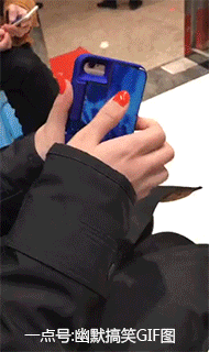 搞笑gif 为了钱,姐姐我还差这点橘子皮了!