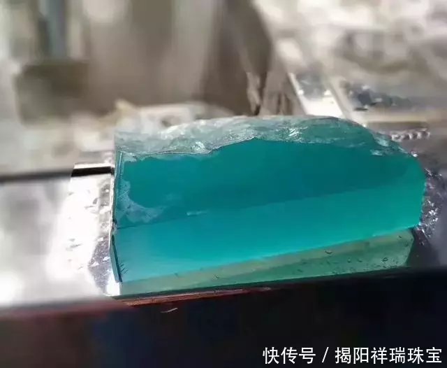 蓝水翡翠原石