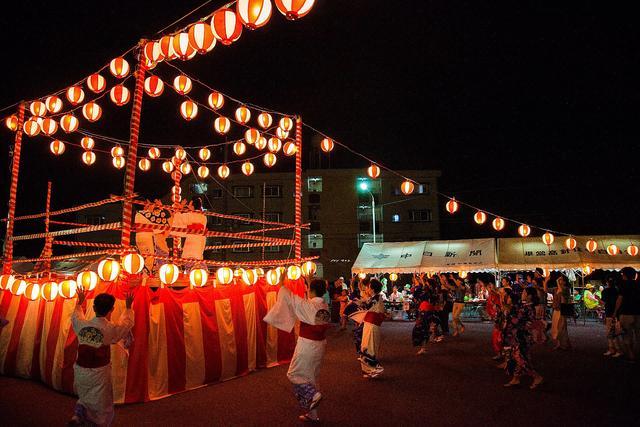 日本传统祭祀文化:今晚提着灯笼过神社,为厉鬼引路