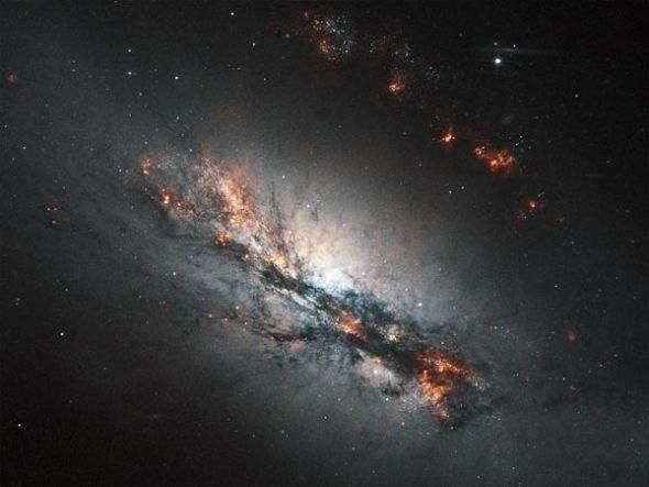 紧邻银河系的两个小伙伴:大小麦哲伦星系