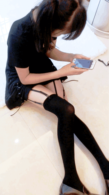 最新一期内涵爆笑动图 猥琐大叔,放开你的咸猪手!