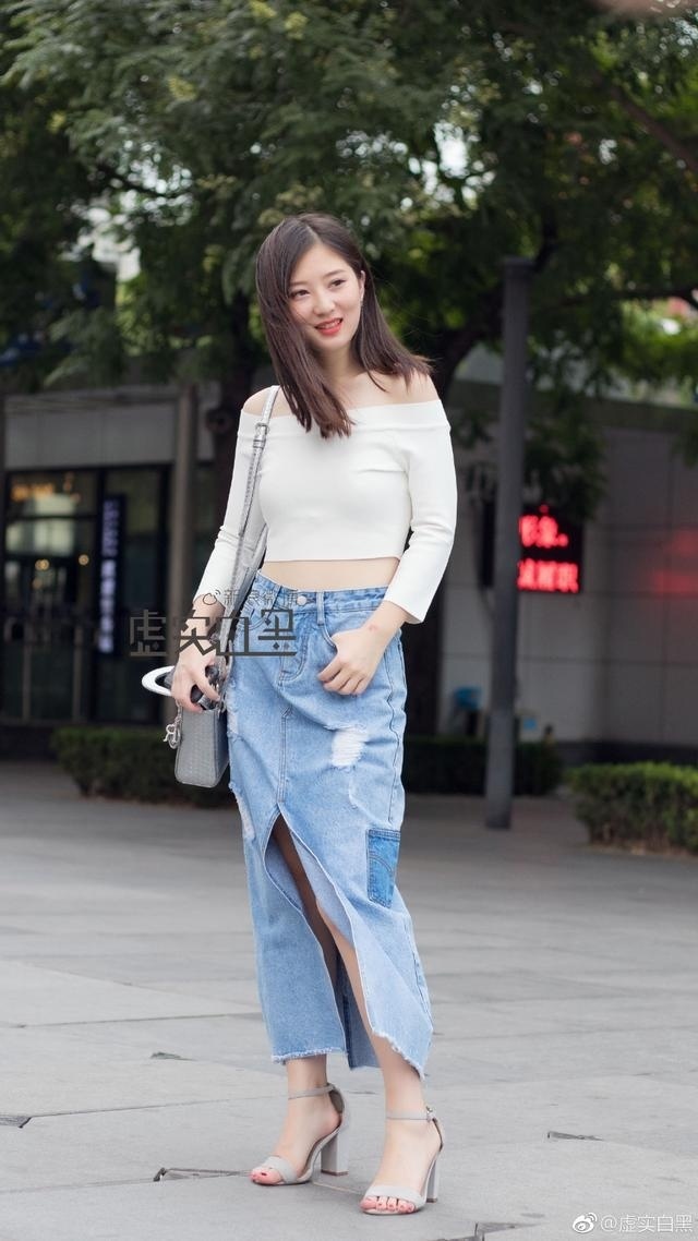街拍:成都街头的萌妹子,身材好脸蛋漂亮!
