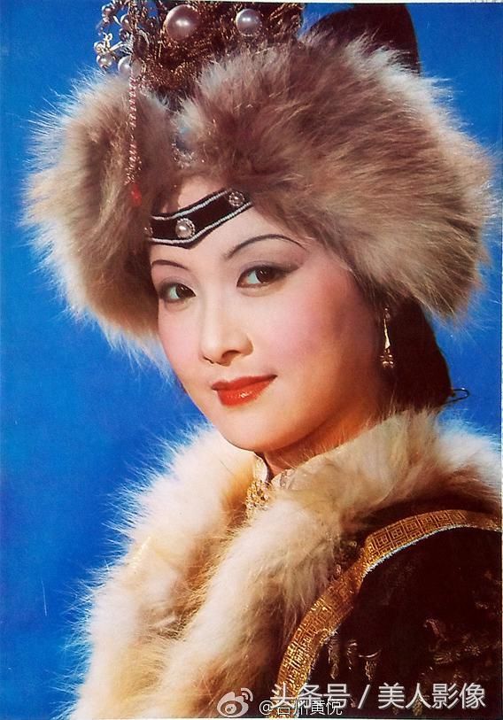 邓婕的王熙凤珍贵剧照几十张,太惊为天人了,无人超越