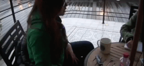 张韶涵母亲街头斗殴被扒出,对张韶涵朋友拳打脚踢,脏话飙的飞起