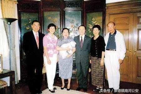 子良与夫人席曼英只育有独生女儿宋庆怡;宋子文的小弟宋子安与夫人吴