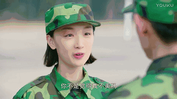 《春风十里不如你》里跟张一山耍狠依旧是这样,必须先仰下巴,才撩得出