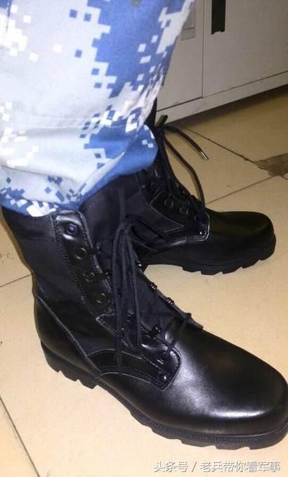 解放军标配的07作战靴,一代军人的情结,你喜欢穿吗?