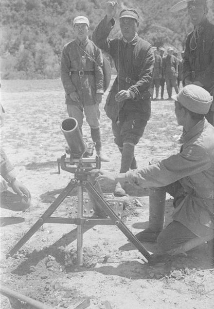 老照片:1944年的八路军炮兵