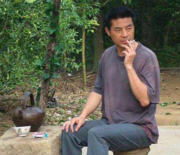 曹秋根这个名字,对于许多观众来说,特别是许多九零后的观众年轻一代