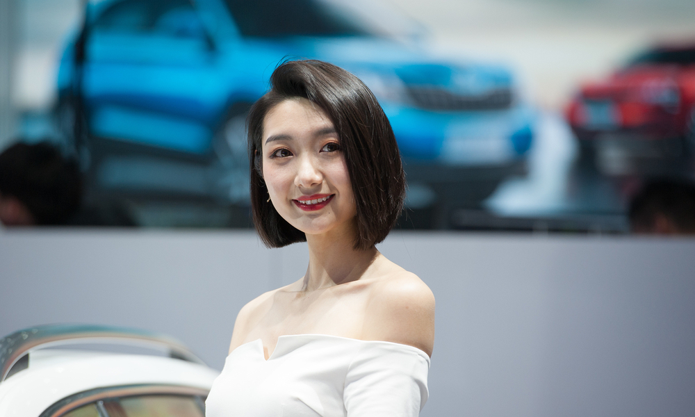 探访北京国际车展 礼仪姑娘吸睛