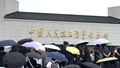 雨中的中国人民抗日战争纪念馆参观者络绎不绝