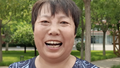 妈妈每天奔波20多公里送孩子上学，高考出分后她激动哭了……