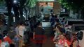 在榕江，志愿者与当地居民接力运输物资，忙碌间隙齐喊 “榕江加油”