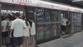周末重点景点周边地铁站客流激增 北京西站迎来暑运学生客流高峰