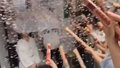高三毕业生为班主任准备礼花 因有您而幸福！