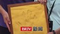 NBA球星约基奇手印比工作人员脸还大