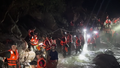 洪流中的人墙！暴雨冲毁9条进村路 孙胡沟村300人安全大转移