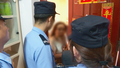女子欠债130余万房子被法拍赖着不走 喊话强执法官“我跟你没完”