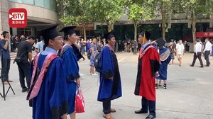 这位“前浪”不一般！