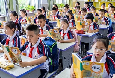 全国小学、初中全部完成新教材替换！语文小学一至六年级课文总数减少