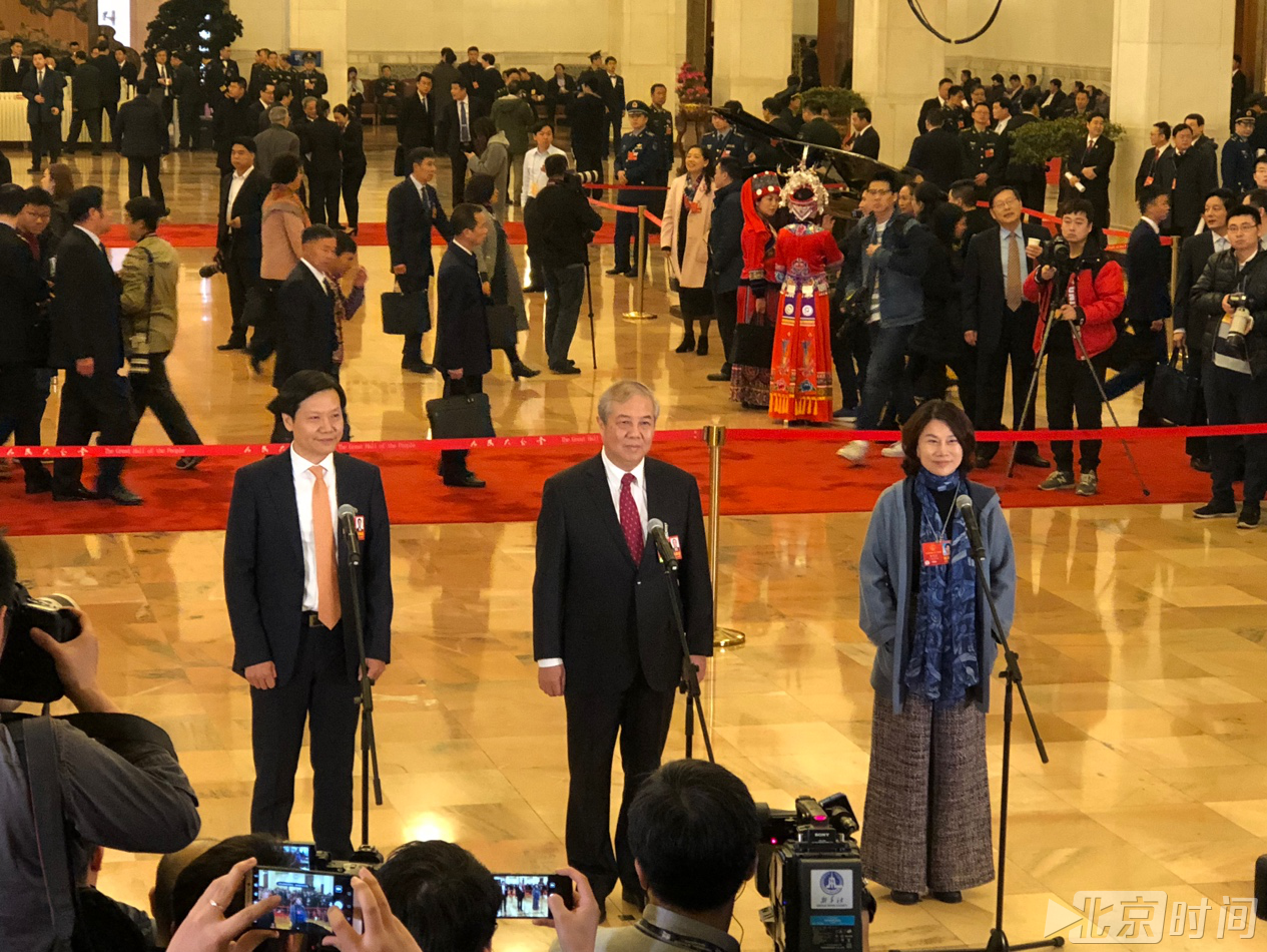 董明珠谈“黑灯工厂”:要成为制造强国 必须拥有核心技术 董明珠谈“黑灯工厂”:要成为制造强国 必须拥有核心技术