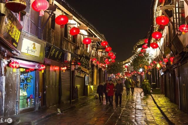 韩国人游中国重庆,感叹:重庆太发达了,韩国的城