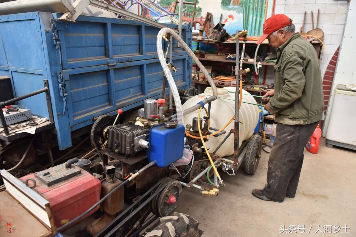 61岁农民发明果树喷药神器,效率提高5倍可一机