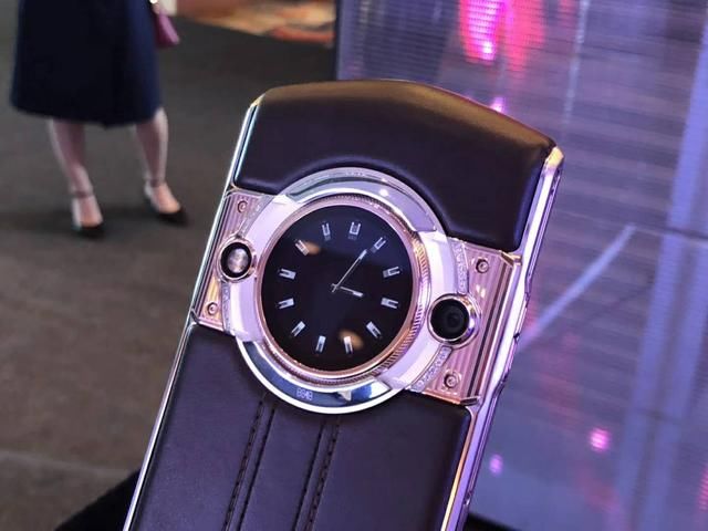 8848发布双屏手机M5:高价低配完美诠释 骁龙