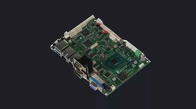 5英寸的小板子,由英特尔奔腾n4200或者赛扬n3350处理器提供处理能力