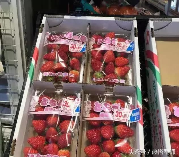 中国人用勺子挖西瓜吃的样子,让韩国日本人羡