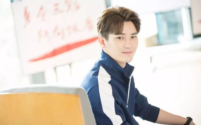 胡冰卿被公司放弃?黄子韬做投资?熊梓淇是卫