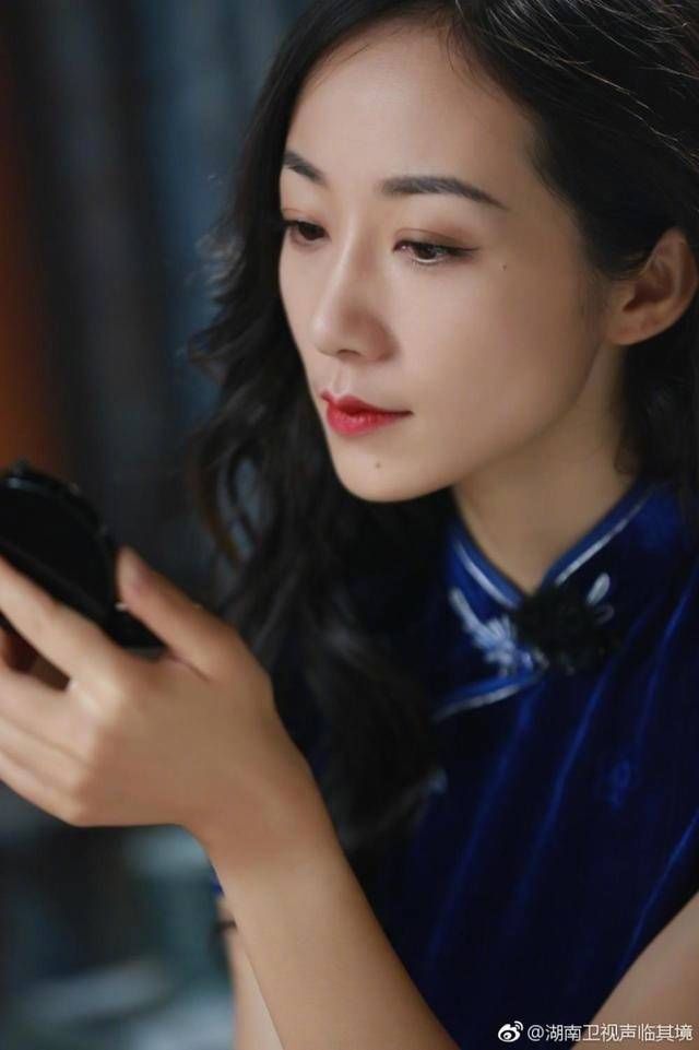 本以为贾静雯穿旗袍是全世界,看到韩雪,才知道