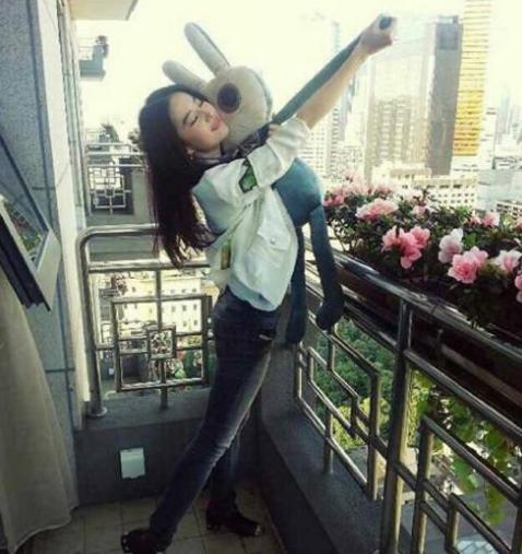 幽默笑话:女朋友过生日,很高兴的送给她的礼物