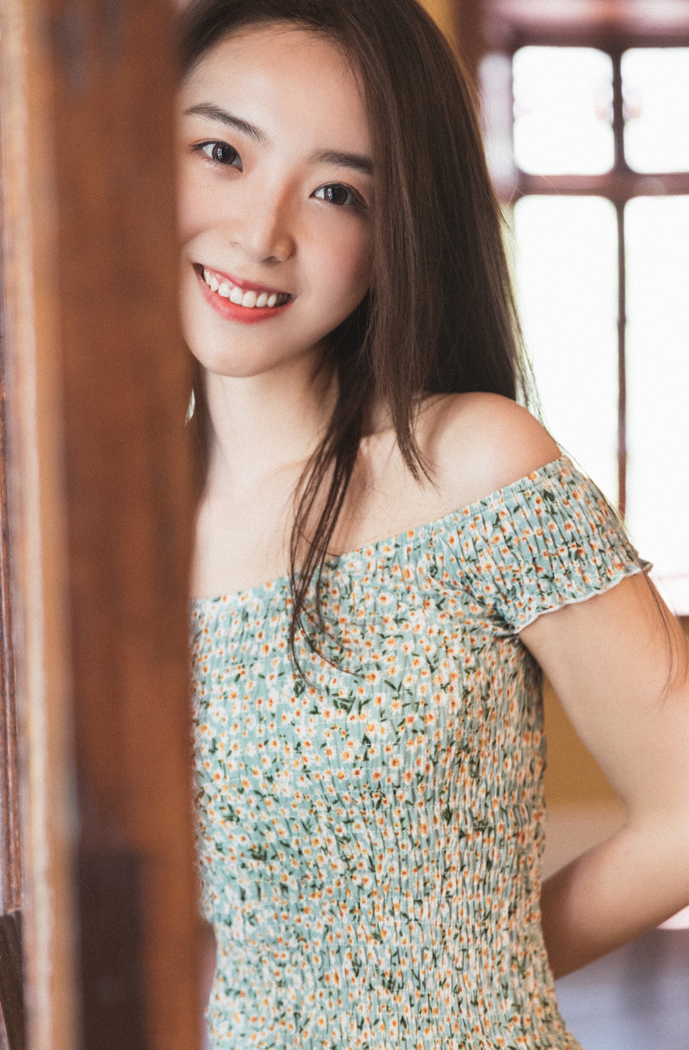 英雄联盟女神主持余霜:回眸一笑百媚生(多图) 英雄联盟女神主持余霜:回眸一笑百媚生(多图)