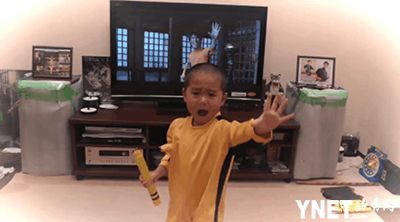3岁开始习武 现在能做李小龙的二指禅俯卧撑