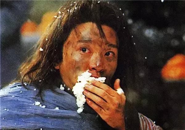 香港影坛影帝吃盒饭,曾志伟最霸气,周润发最感