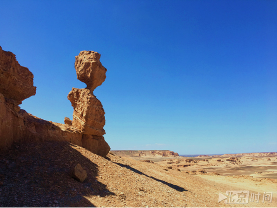 哈密市旅游局副局长秦学兵告诉记者,哈密是"新疆缩影