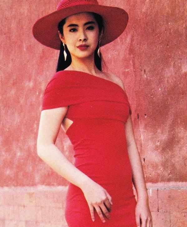 1990年王祖贤在北京天安门广场旧照曝光,赞美