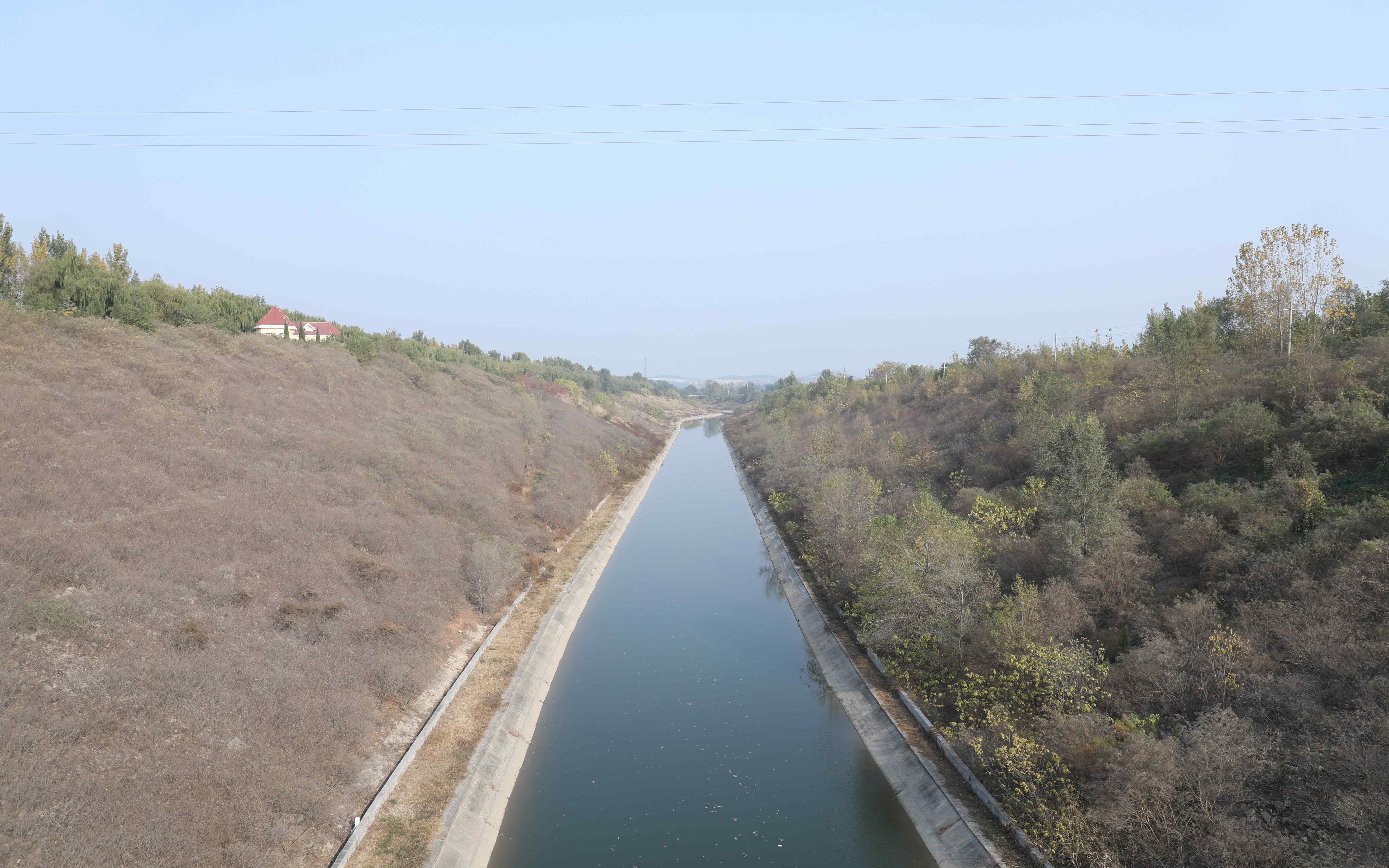 11月1日,南水北調東線山東段通水,圖為濟平乾渠.