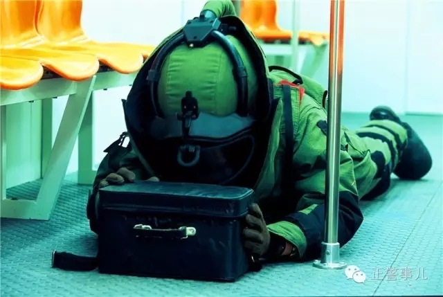 04闫 群——致敬离死神最近的人们!祝福他们一生平安...... 04闫 群——致敬离死神最近的人们!祝福他们一生平安......