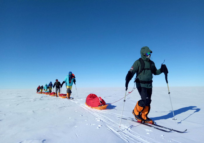 雪域雄鹰,展翅南极-西藏登山队员登顶南极洲最高峰,徒步南极点追记