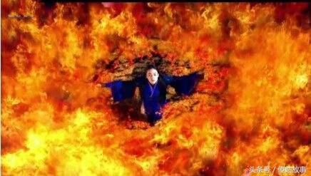 药王误入官场,终被酒色财气所迷,日日笙歌,最后