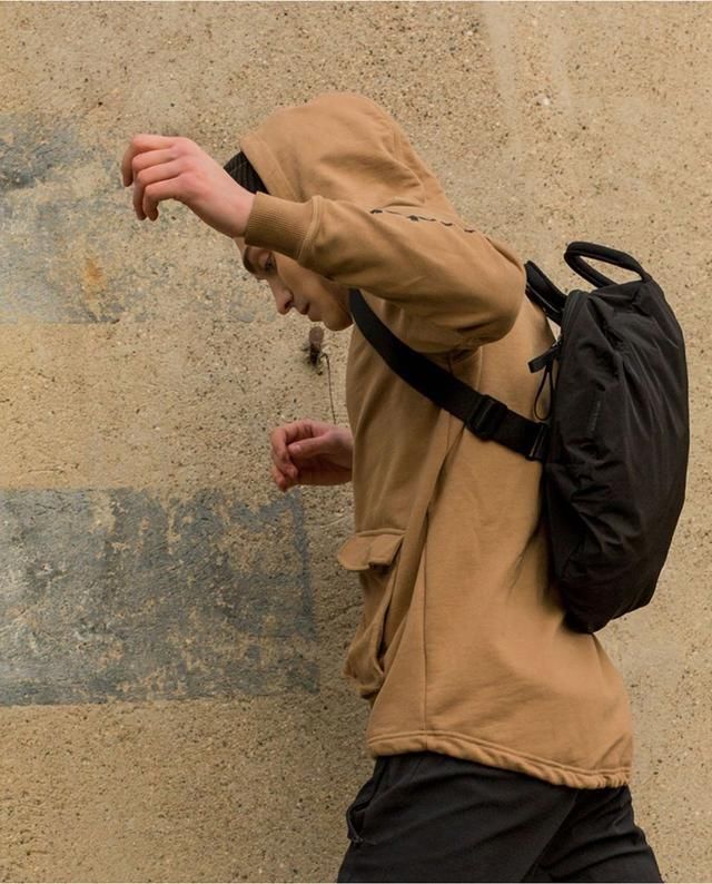 男士小众不撞包!有了这几款任贤齐杜德伟出街