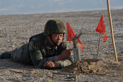 盛德华:戈壁深处,胡杨精神铿锵绽放 盛德华:戈壁深处,胡杨精神铿锵绽放