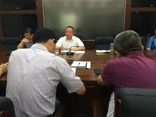 在全局干部职工会议上,臧广甫介绍了市委五届四次全会召开的基本情况