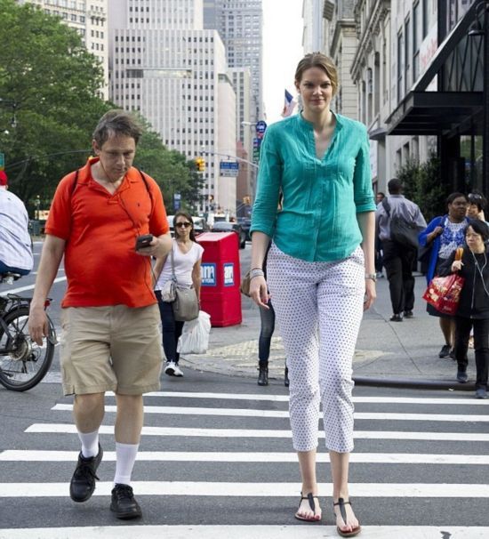 德国2米07的巨人美女的真实生活,大长腿就算了