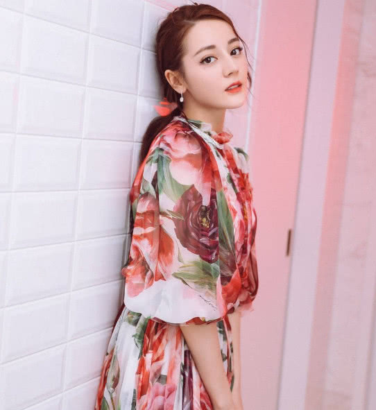 迪丽热巴最想删掉的照片就是这些了吧,让我先