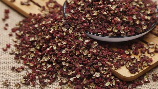 花椒煮水喝喝,湿气就治好了,方法教你